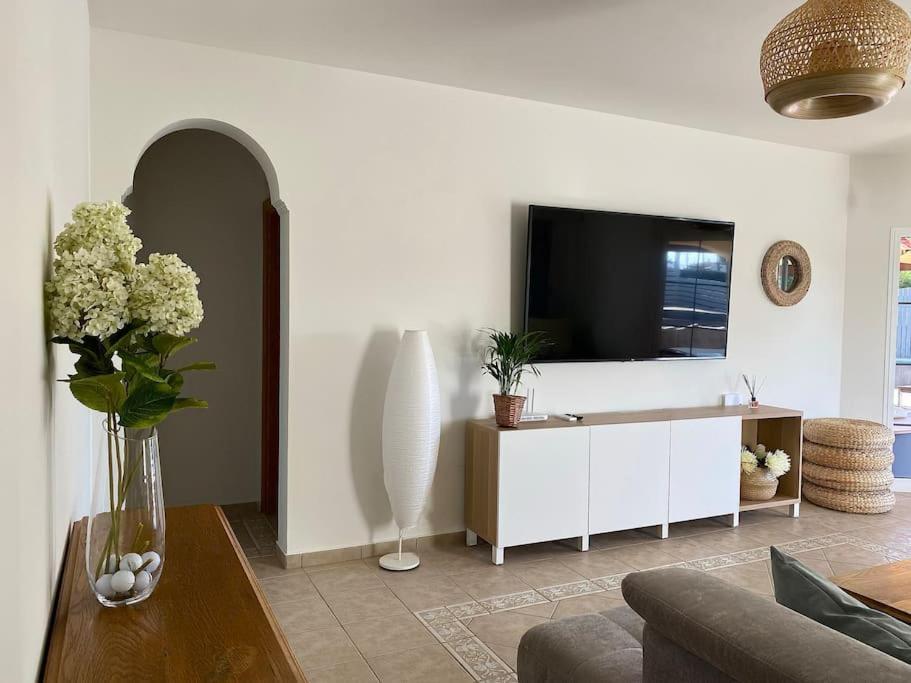 Villa Comfortable Family House With Pool And Jacuzzi *