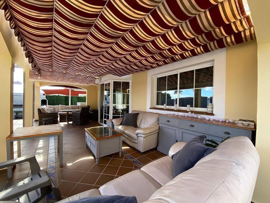 Villa Comfortable Family House With Pool And Jacuzzi *