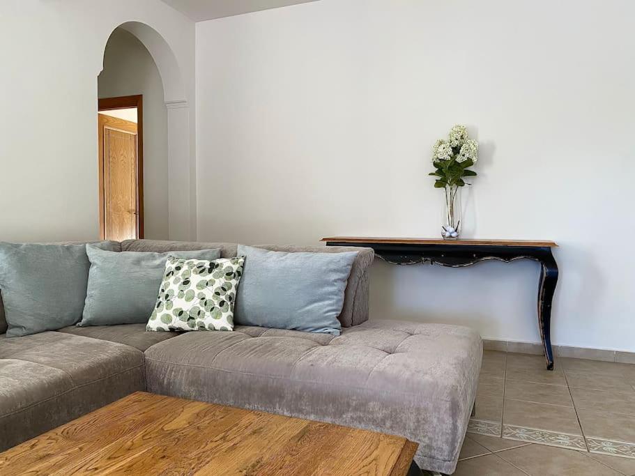 Comfortable Family House With Pool And Jacuzzi *
