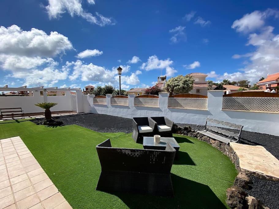 Comfortable Family House With Pool And Jacuzzi Villa Costa De Antigua