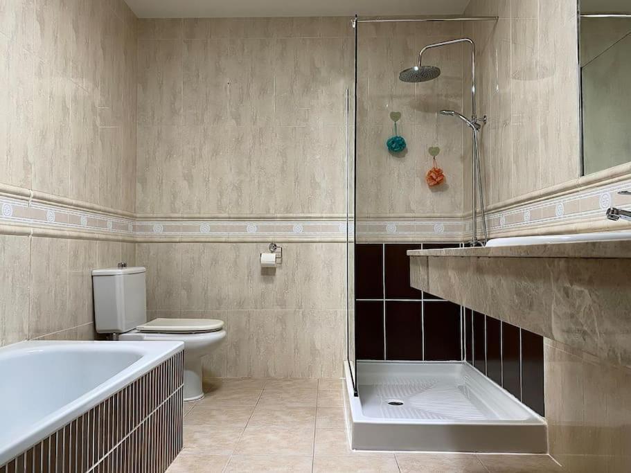 Comfortable Family House With Pool And Jacuzzi Villa Costa De Antigua